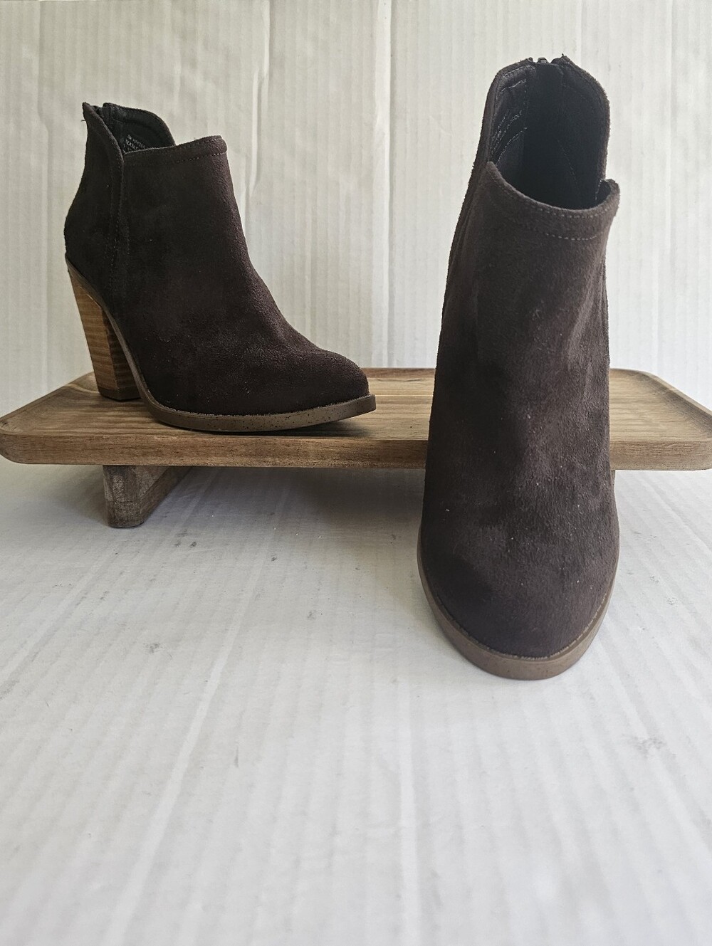Joie Kayden Ankle Boots Size 7 Brown Suede Zipper Closure Stacked Heel